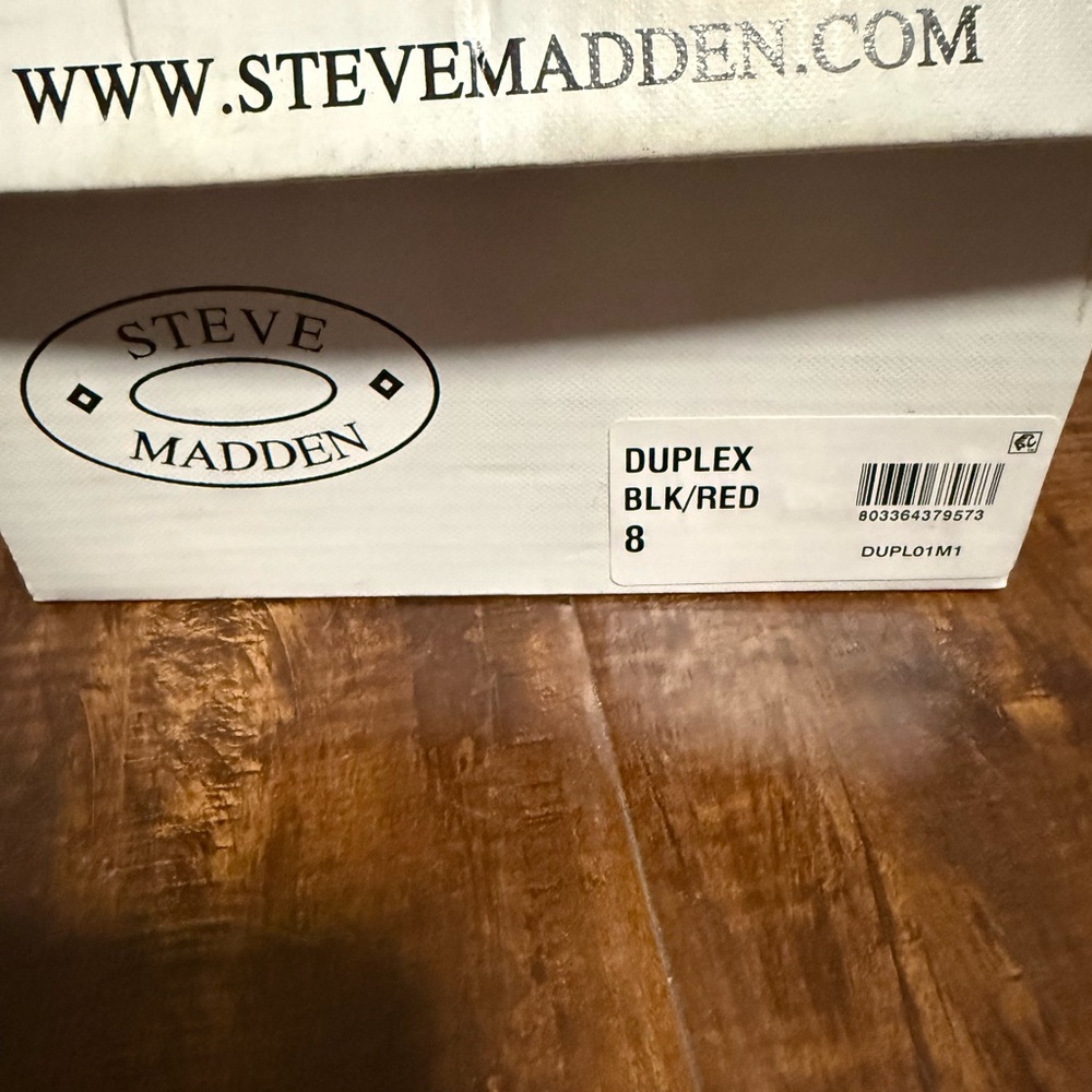 Steve Madden Duplex Black and Red Slip-On - Picture 4 of 6